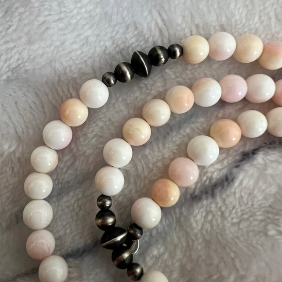 ❤️ 8mm 18” Queen Pink Conch Necklace with Sterling Desert Navajo Pearls Saucers - Picture 5 of 12